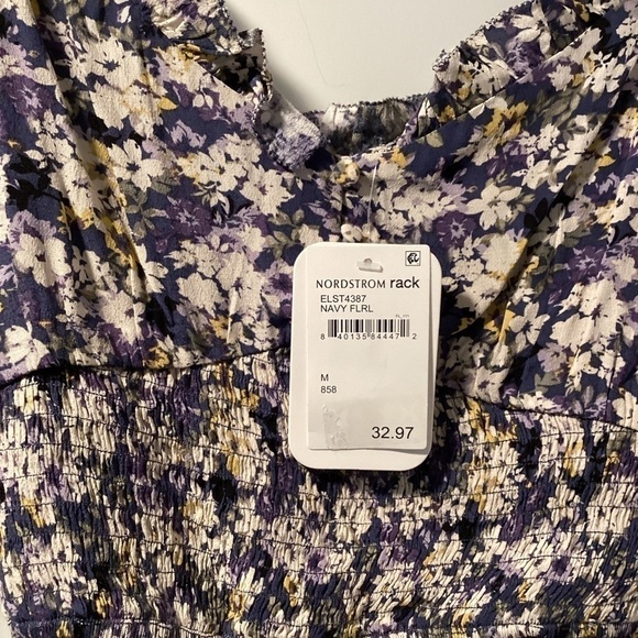 Nwt Elodie Long sleeve floral smocked crop top Size medium - Picture 3 of 4